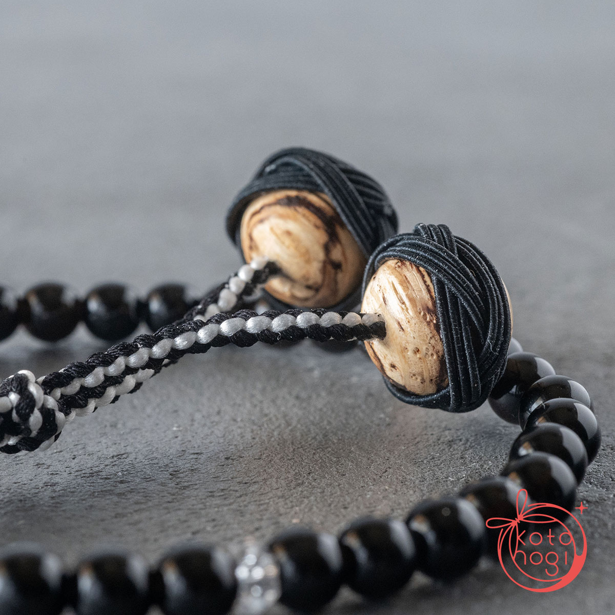 魔除けと浄化のお守り数珠・念珠「ひとえ」 チベット産モリオン ガネーシュヒマール ガーデンクォーツの画像