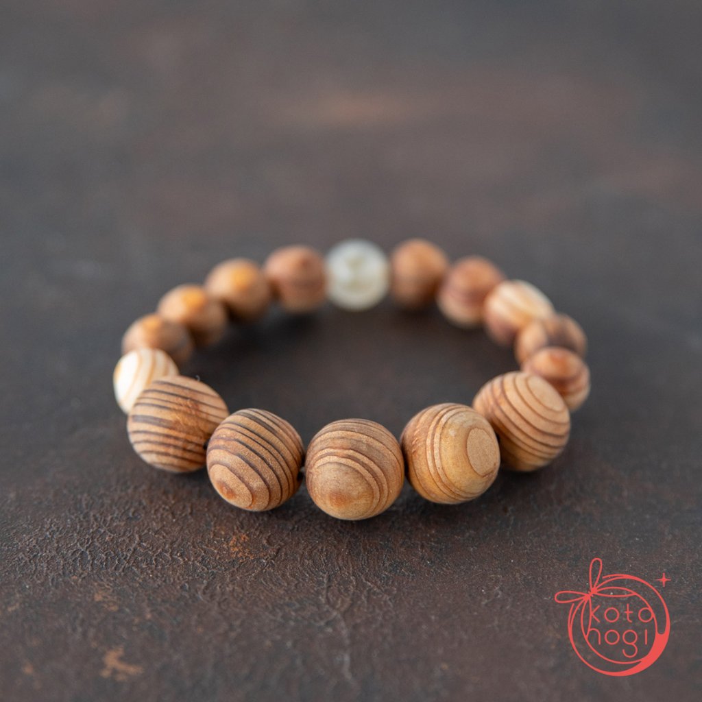 魔除け・浄化のお守りブレスレット「木魂」御霊神社の木珠（杉）×静岡水晶の画像