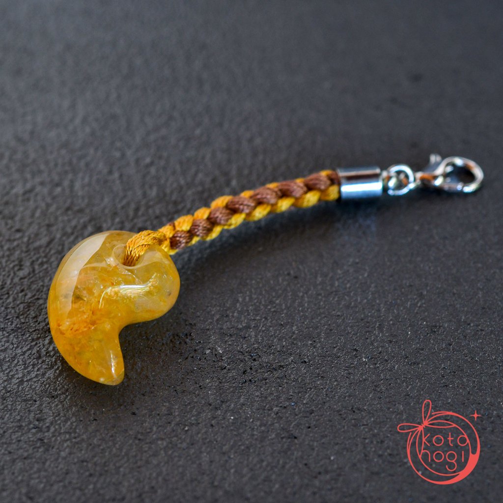 お守りストラップ「玉くし」天然石 静岡水晶 勾玉【厄除け・魔除け・引き寄せ・願望成就】の画像