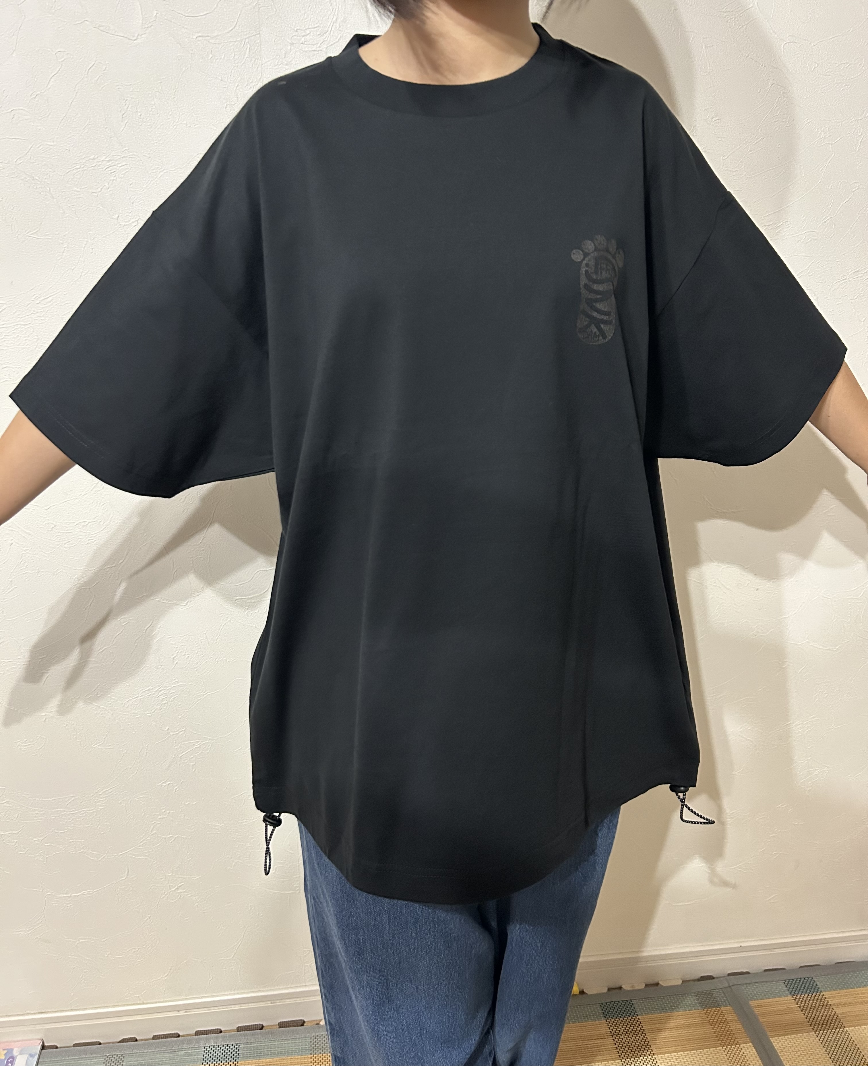 足跡ワンポイントTシャツの画像