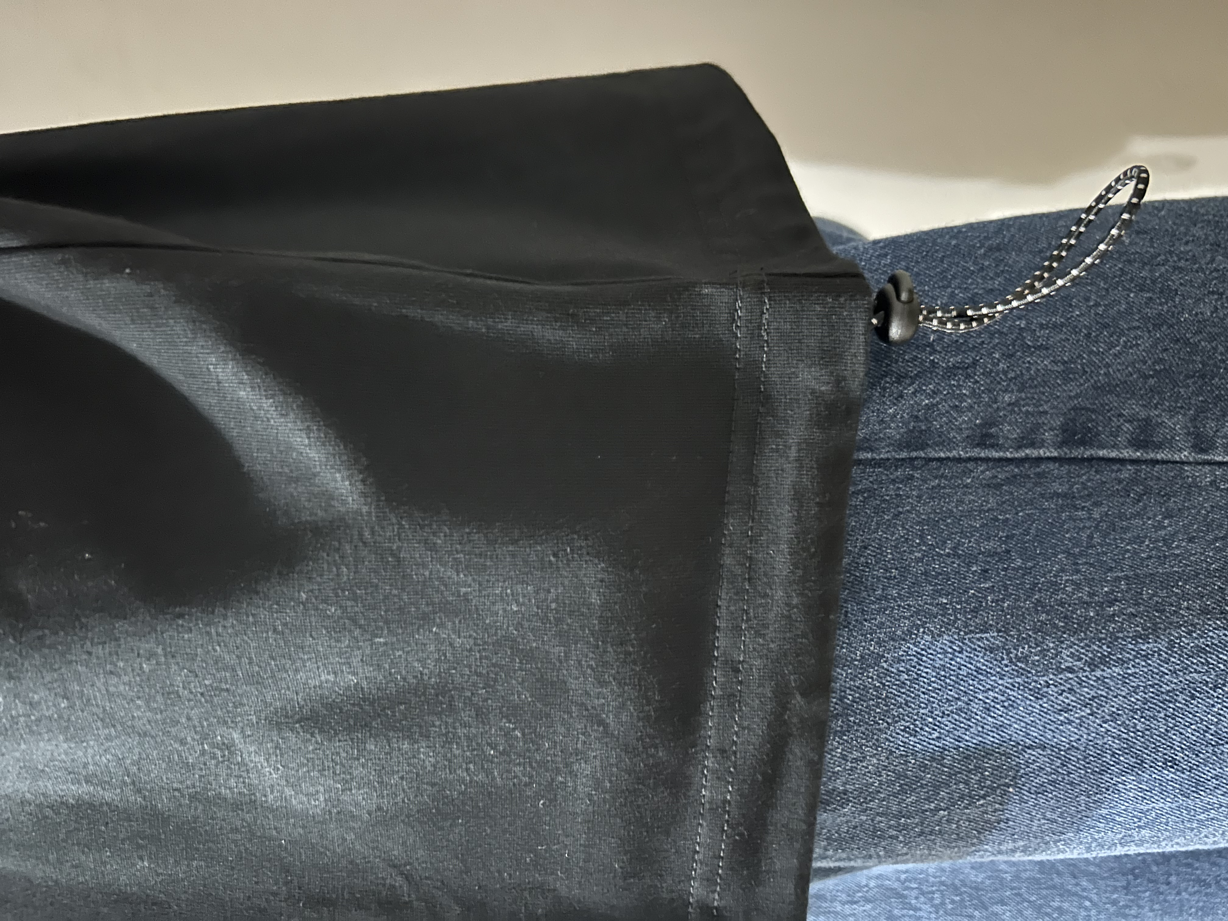 足跡ワンポイントTシャツの画像