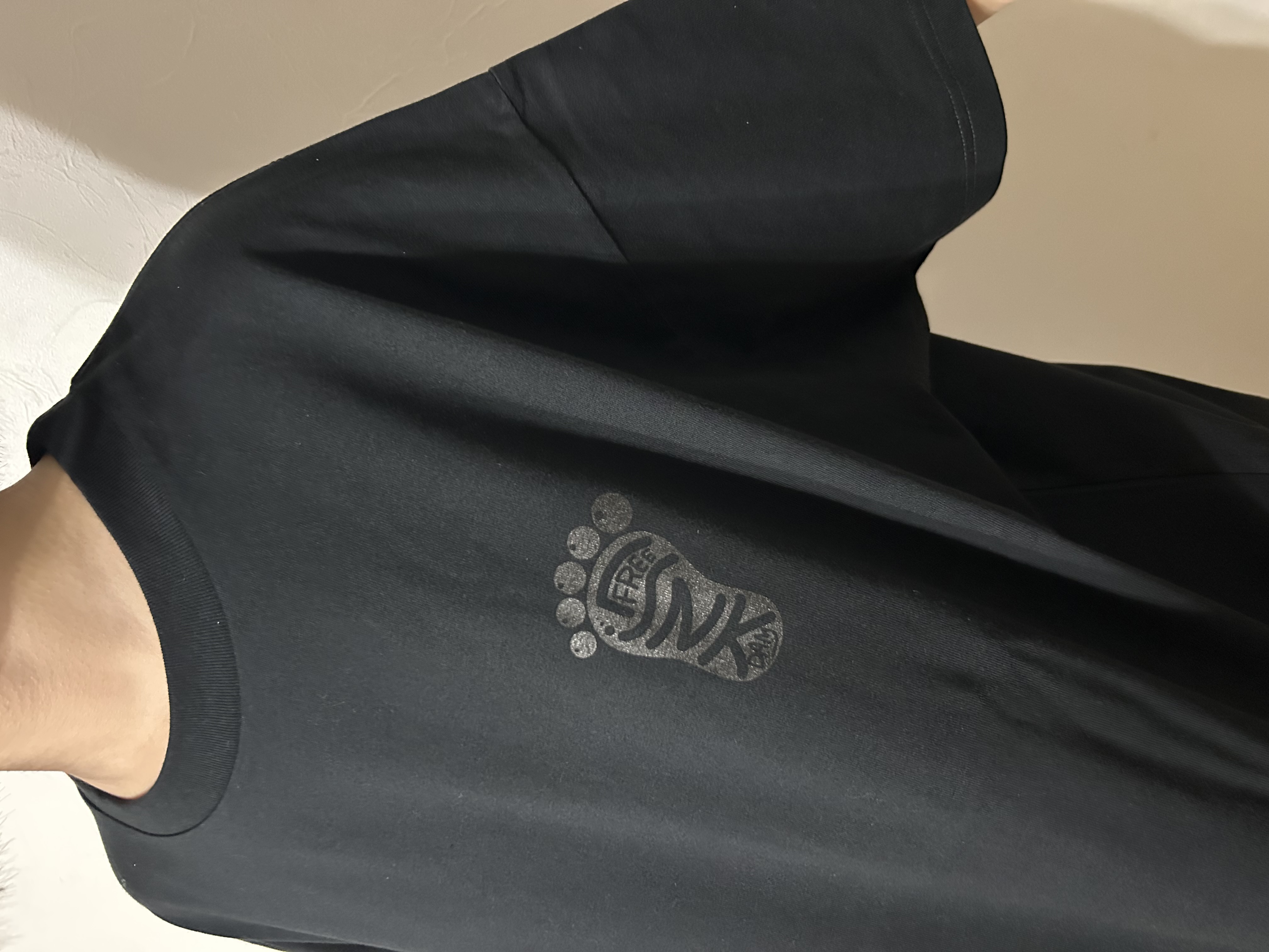 足跡ワンポイントTシャツの画像