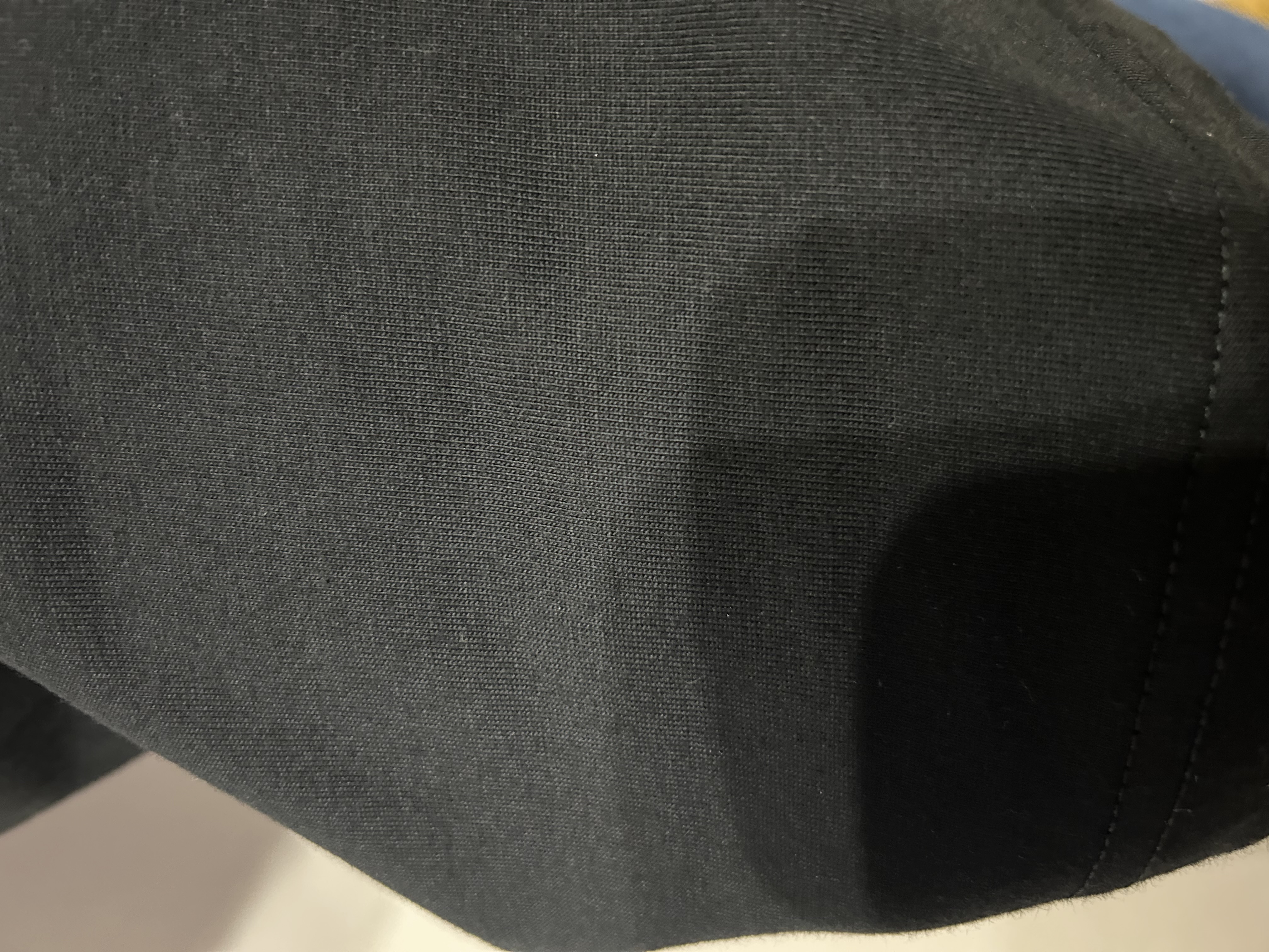 足跡ワンポイントTシャツの画像