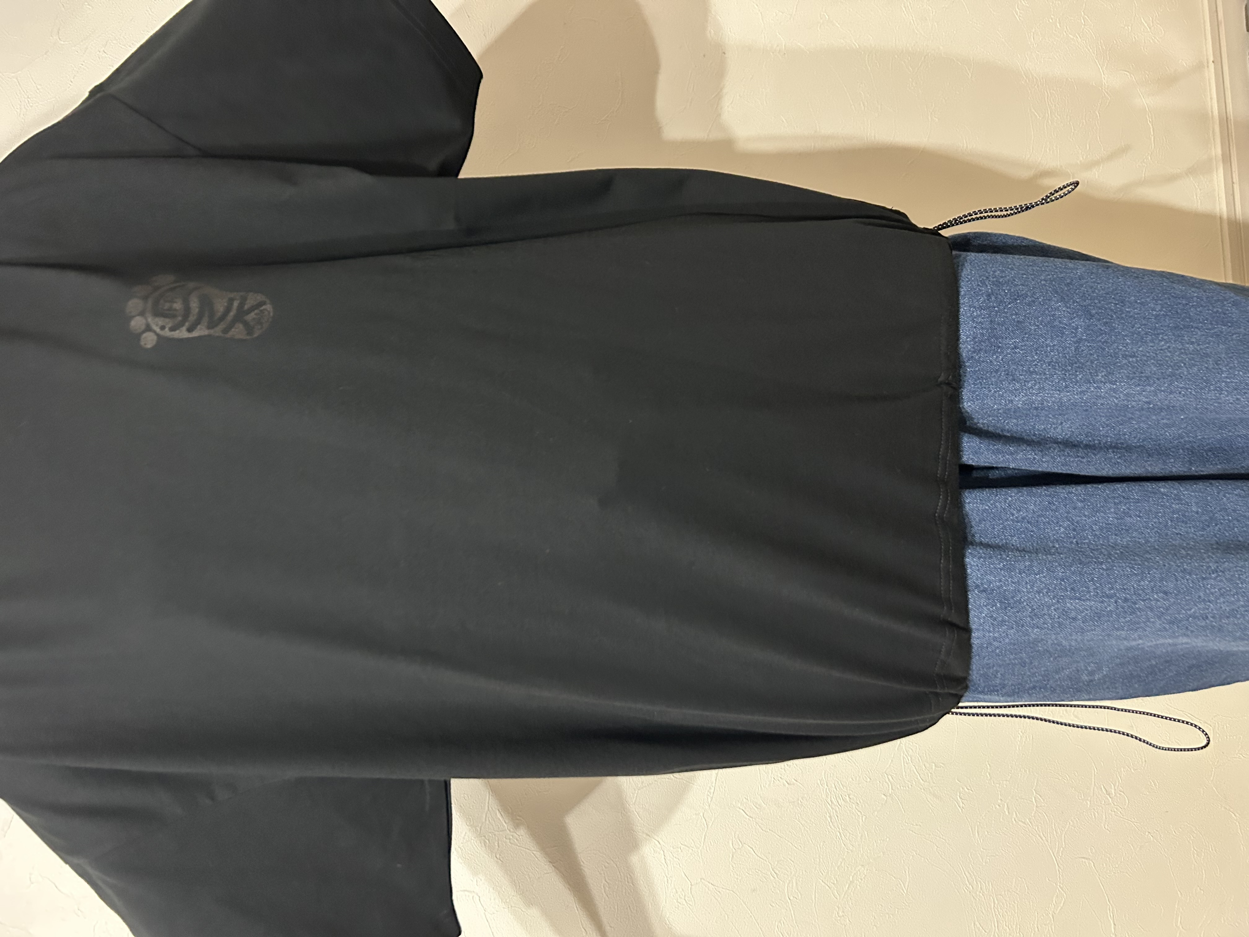 足跡ワンポイントTシャツの画像