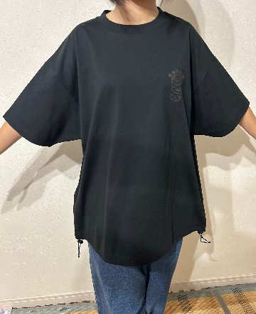 足跡ワンポイントTシャツの画像