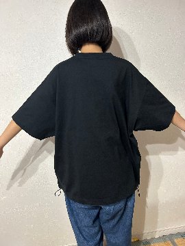 足跡ワンポイントTシャツの画像