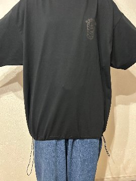 足跡ワンポイントTシャツの画像