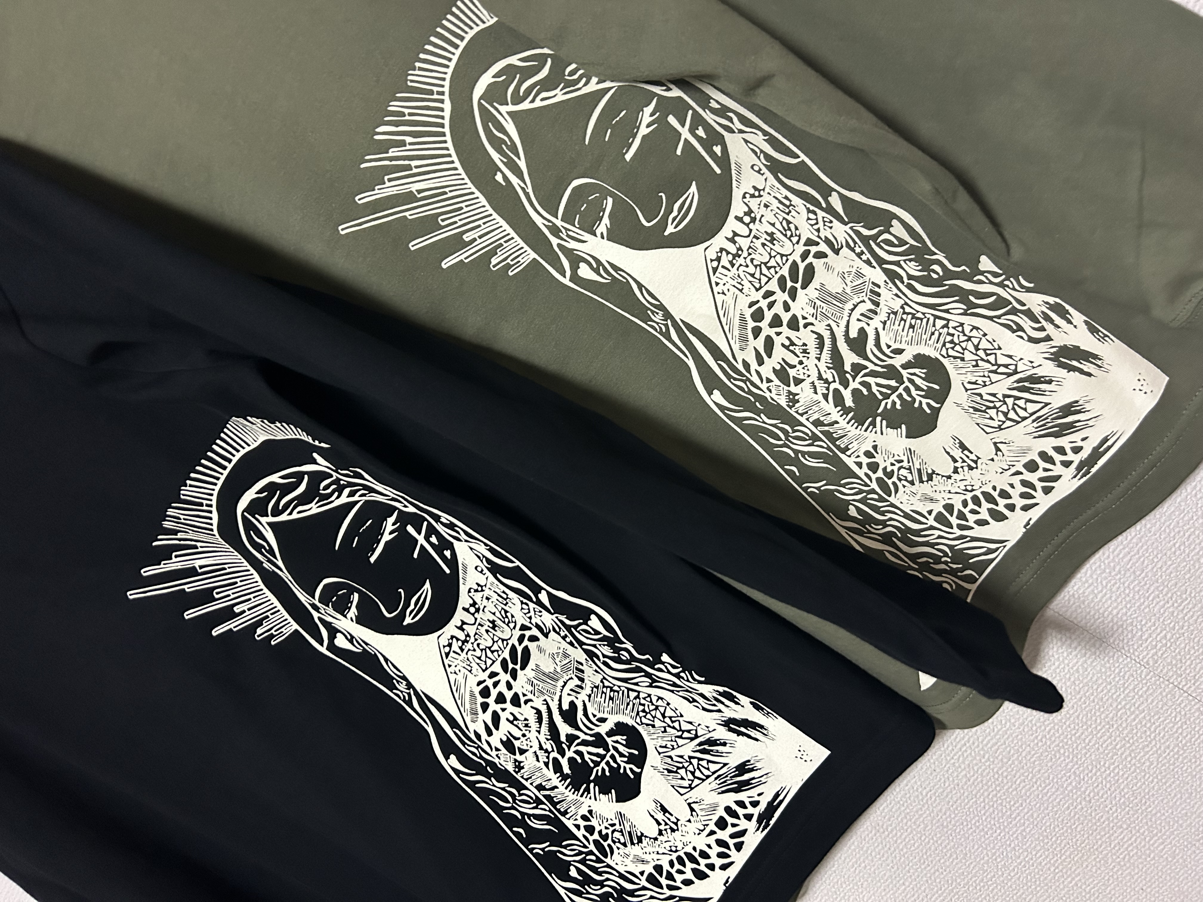 マリアデザインロングTシャツの画像