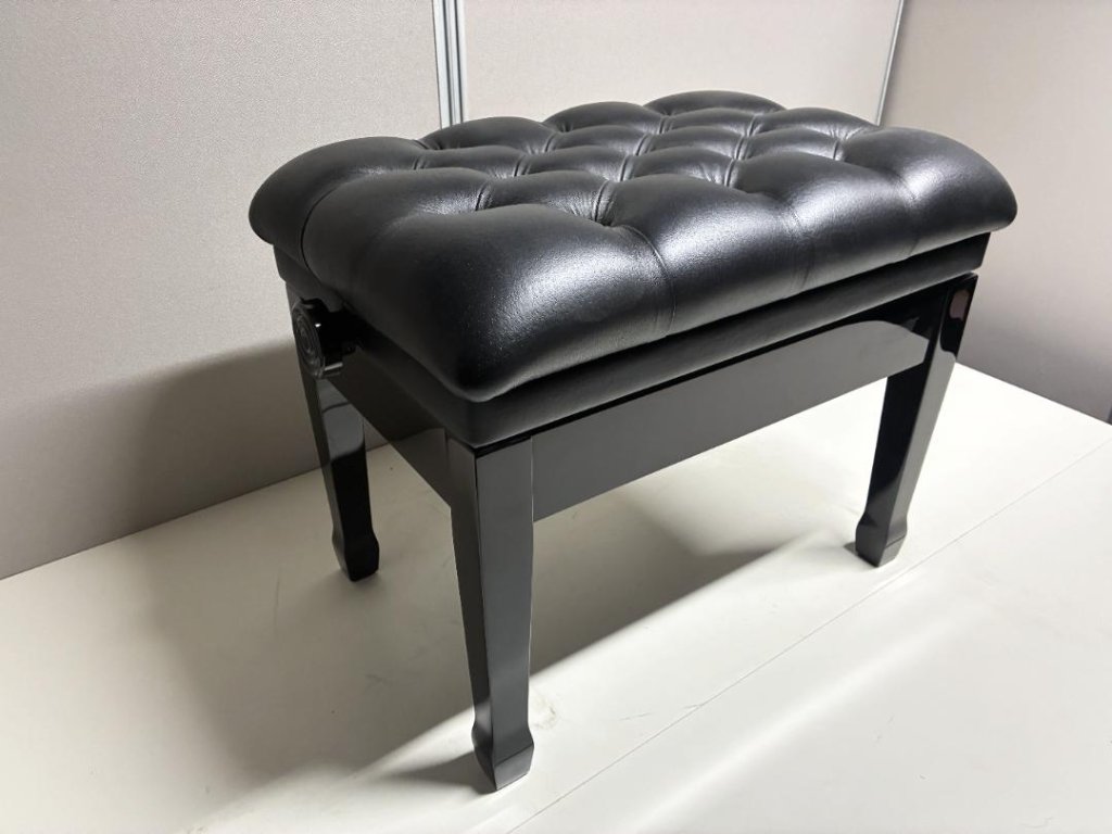 【自社工房選定品】吉澤 中古ピアノ椅子 コンサート用 17ボタンの画像