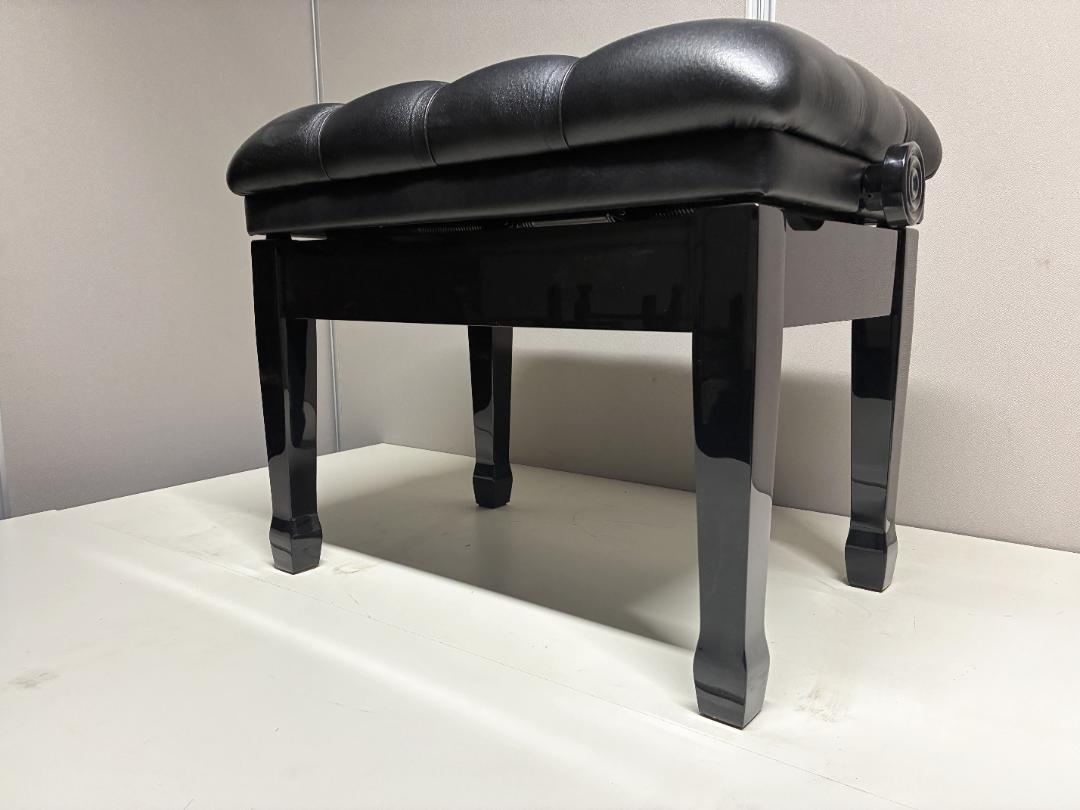 【自社工房選定品】吉澤 中古ピアノ椅子 コンサート用 17ボタンの画像