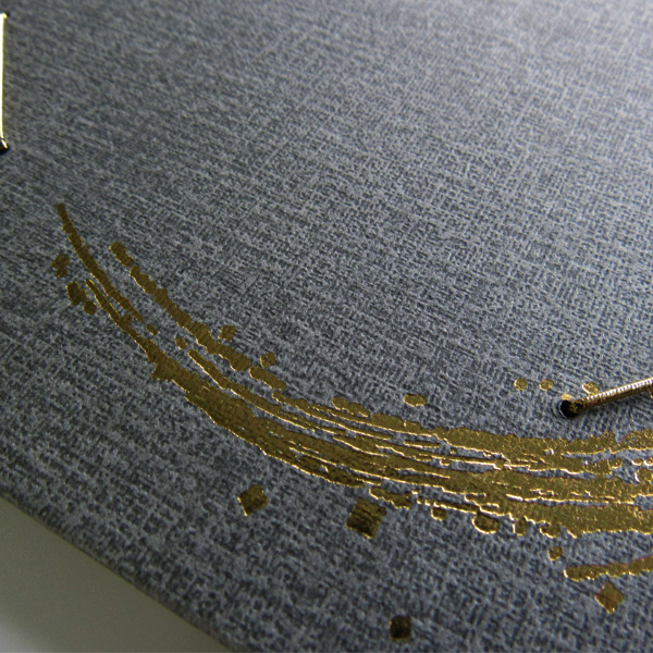 色紙掛け [京色紙掛 金彩] はがき用 濃灰（TC3-3）の画像