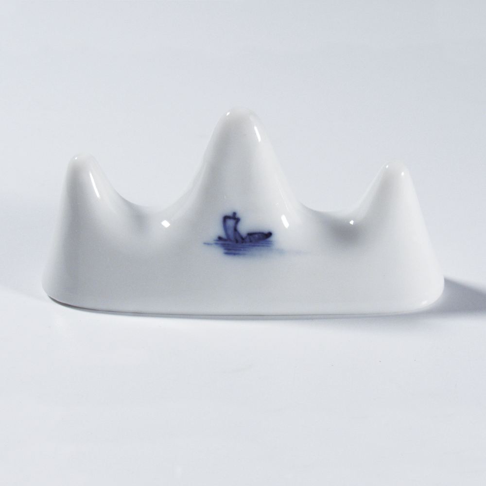 筆置き　三つ山　山水　染付　大　【現品限り】の画像