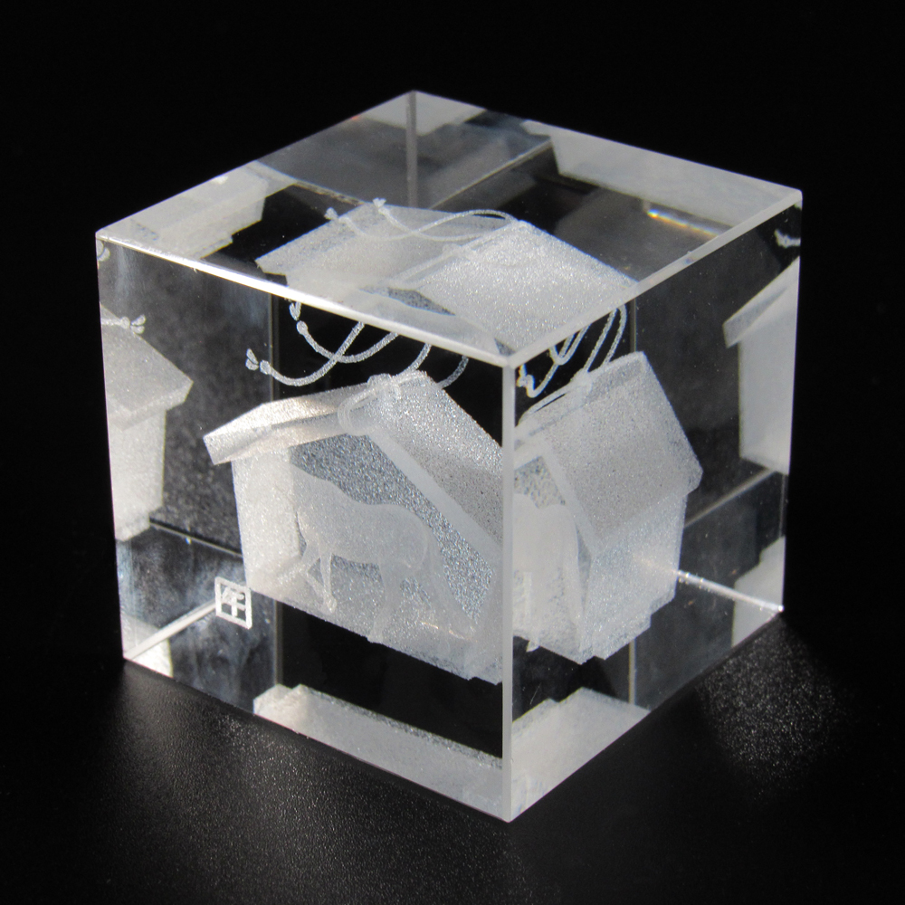 干支 クリスタル文鎮 [午] 4×4×4cm (キューブ型) の画像