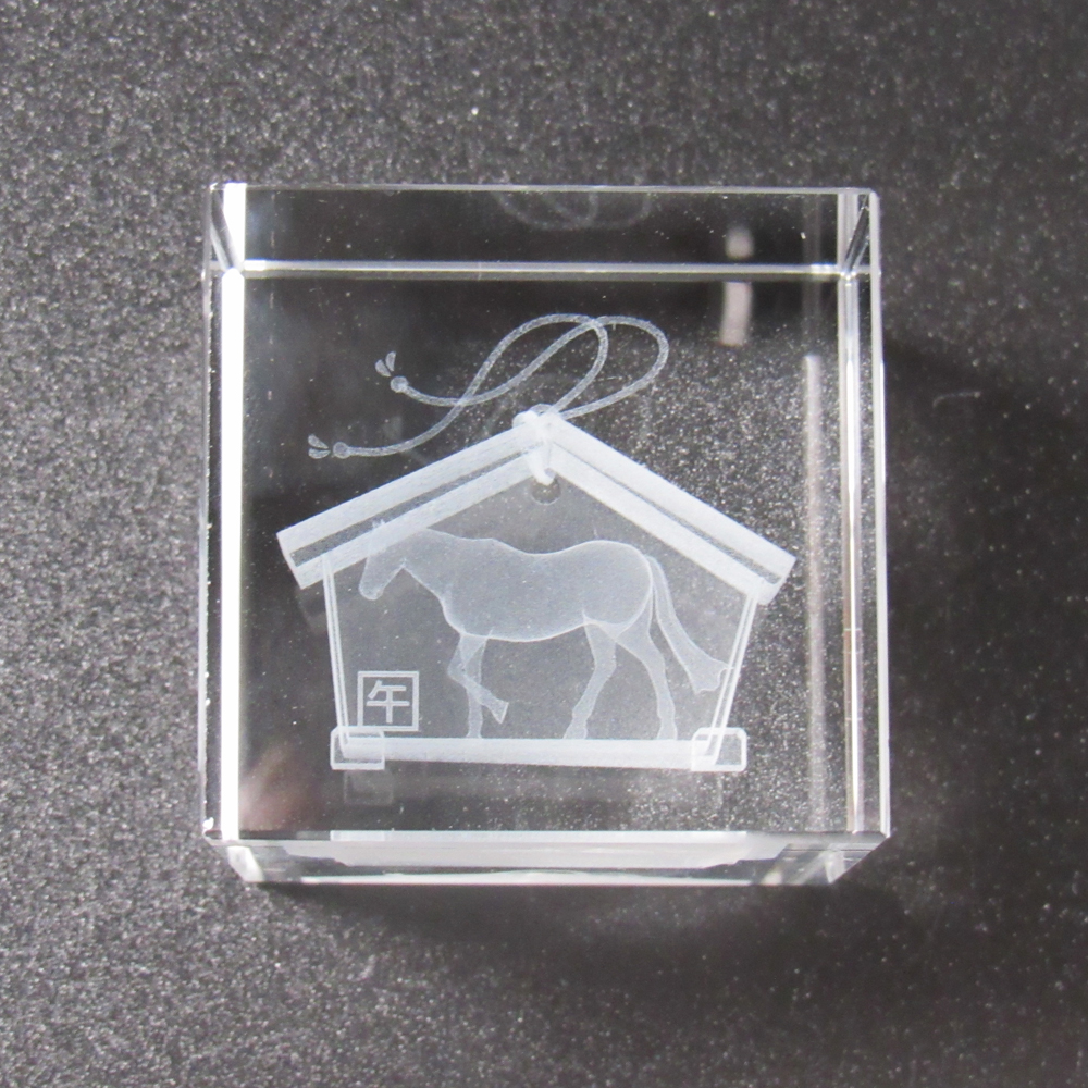 干支 クリスタル文鎮 [午] 4×4×4cm (キューブ型) の画像