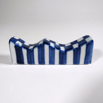 筆置 筆架 箸置 染付市松文様(大)【瑛生】手造り 手作り 九谷焼【九谷美陶園】の画像