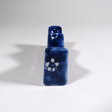 筆置 筆架 箸置 染付花唐草文様筆架(大)【瑛生】手造り 手作り 九谷焼【九谷美陶園】の画像