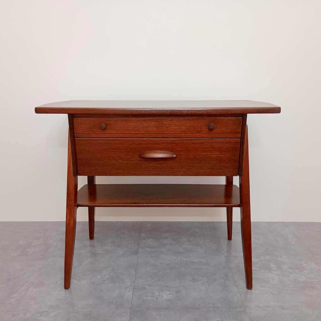 Denmark vintage chest table 【011720】の画像