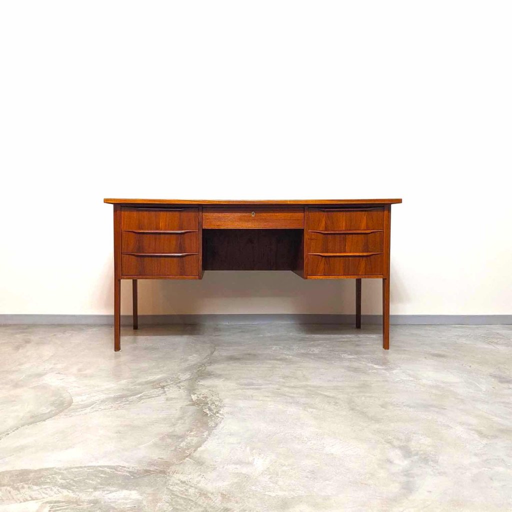 Denmark vintage desk【012553】　の画像