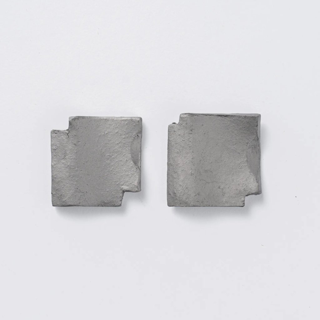 kawara hashioki / 瓦の箸置き 2個セットの画像