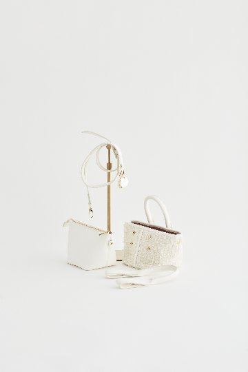 Piacere feather ecruの画像