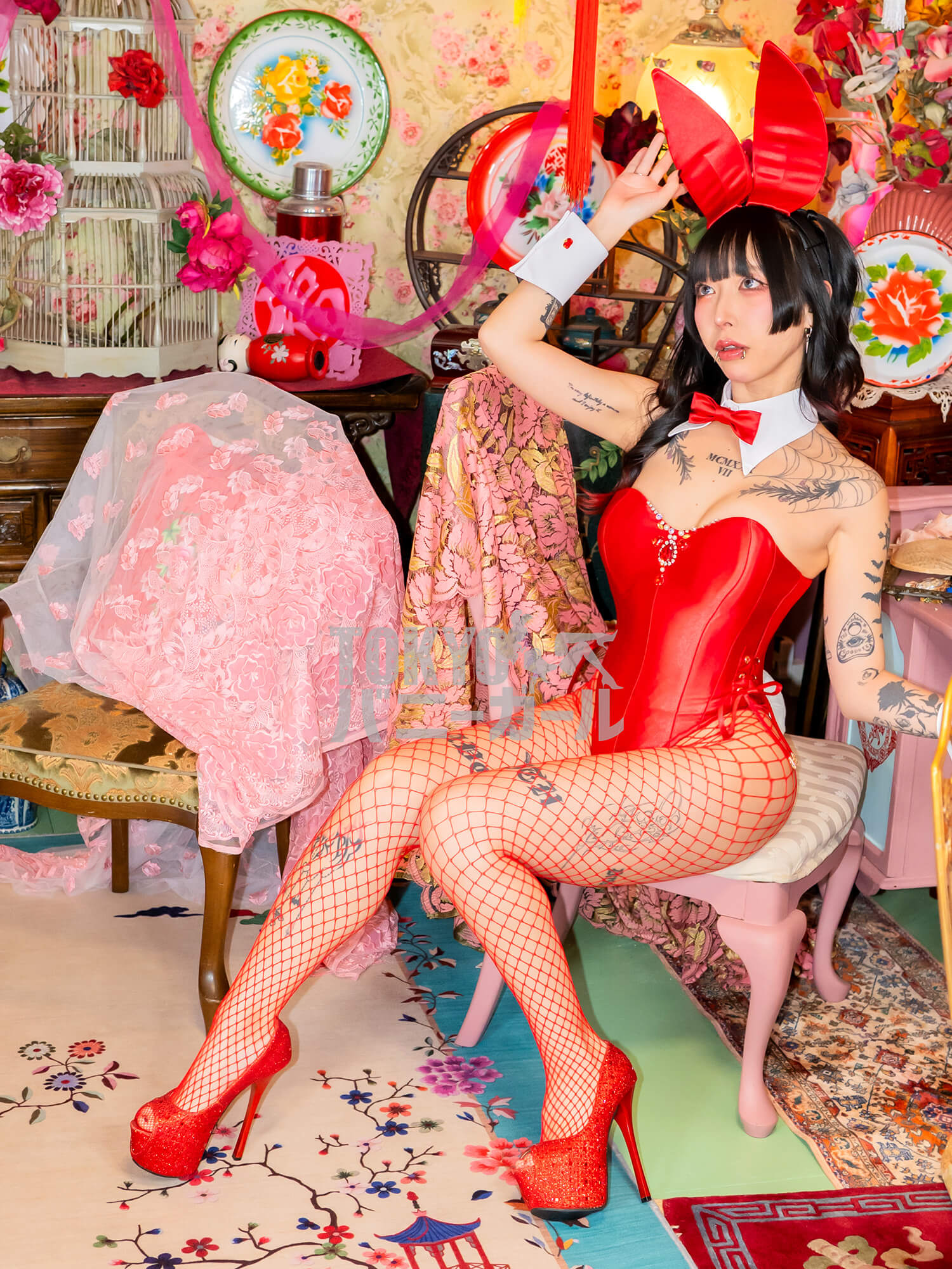 コスプレ バニーガール 衣装 ９点セット 飾り付【レッド】ドレスアップ バニー衣装・裏地付の画像