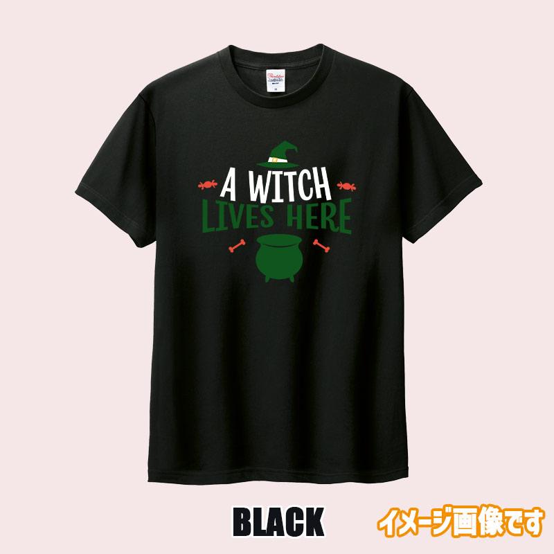 ハロウィン柄プリント半袖Ｔシャツ A-WITCH-LIVES-HERE ワンズプリント/WANS PRINT 5.6oz ヘビーウェイト ハロウィン柄/ハロウィーン柄　愛犬とリンクコーデの画像
